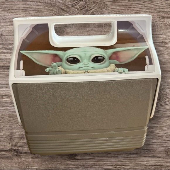IGLOO STAR WARS THE CHILD PLAYMATE MINI 4 QUART COOLER - Picture 1 of 8